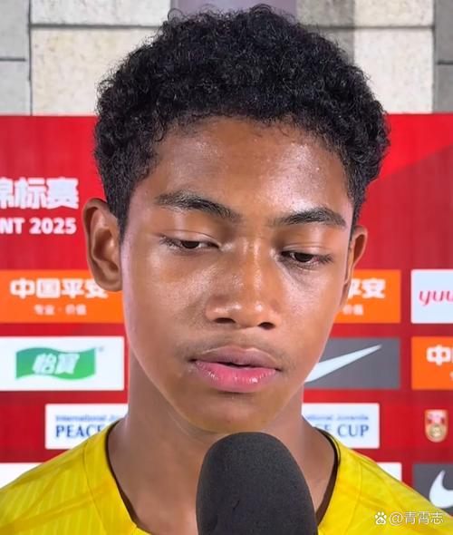 生不逢时的非典型中锋，15岁长太快差点退役，26岁世界杯走过场