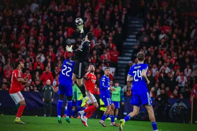 多库赛后社媒：感恩欧冠胜利，也希望我能顺利早日康复