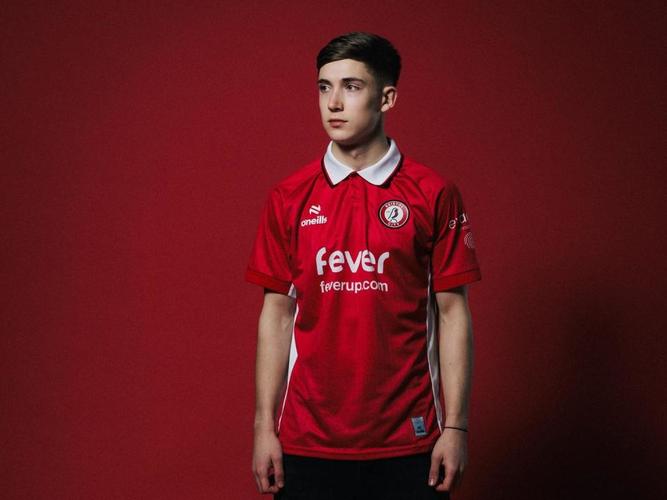 布里斯托尔城官方：球队从曼城永久签下后卫塞布-内勒