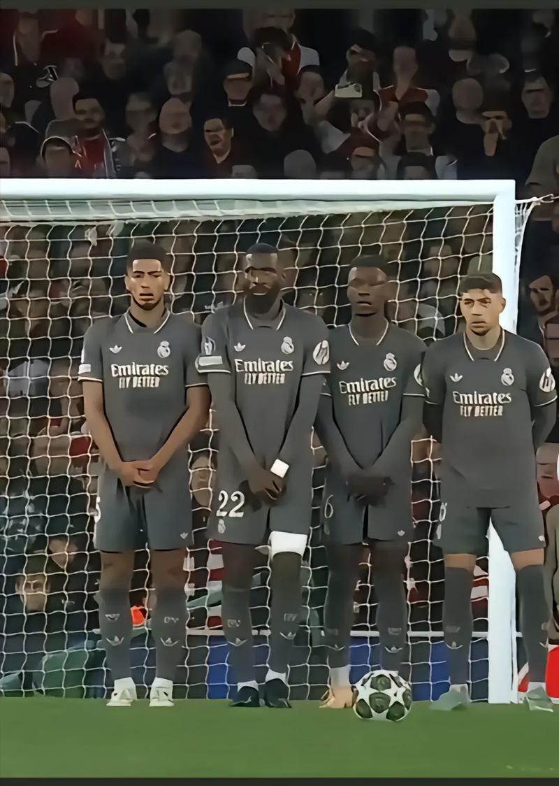 弗里克：贝尔纳尔身体层面还需提升；英超是最强的联赛