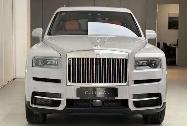 太阳报盘点哈兰德千万豪车收藏，有迈巴赫&库里南&保时捷等